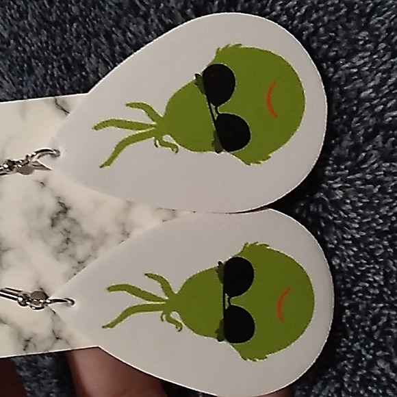 Faux Leather Grinch Christmas Earrings 1.5 x 2.5 Black, Green, White - Picture 1 of 3